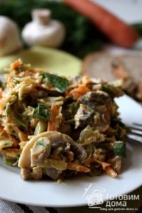 Грибной салат с сыром, морковью и солеными огурцами - пошаговый рецепт с фото