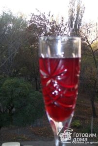 Малиновый ликер "Лето в бокале" - пошаговый рецепт с фото