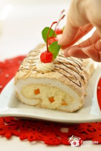 Меренговый рулет с маскарпоне и взбитыми сливками - пошаговый рецепт с фото